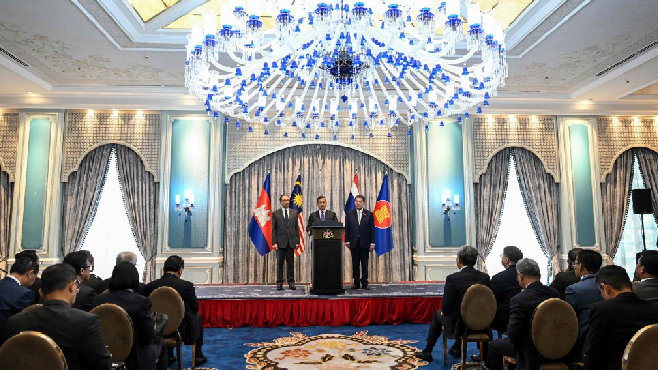 Cambodian Prime Minister Hun Manet and Thai Acting Prime Minister Phumtham Wechayachai have agreed to an immediate and unconditional ceasefire starting from midnight on 28 July, Anwar announced while reading out a joint statement